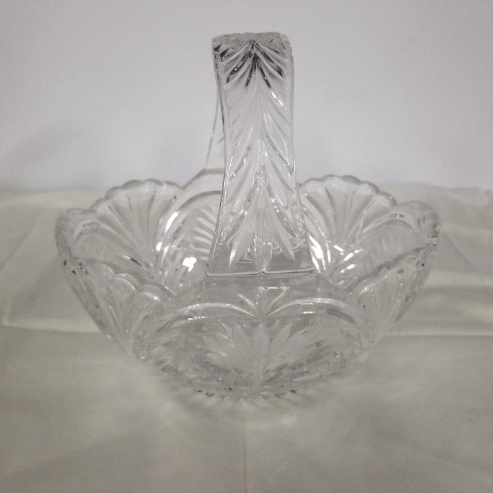 Fifth Avenue Crystal basket 8"